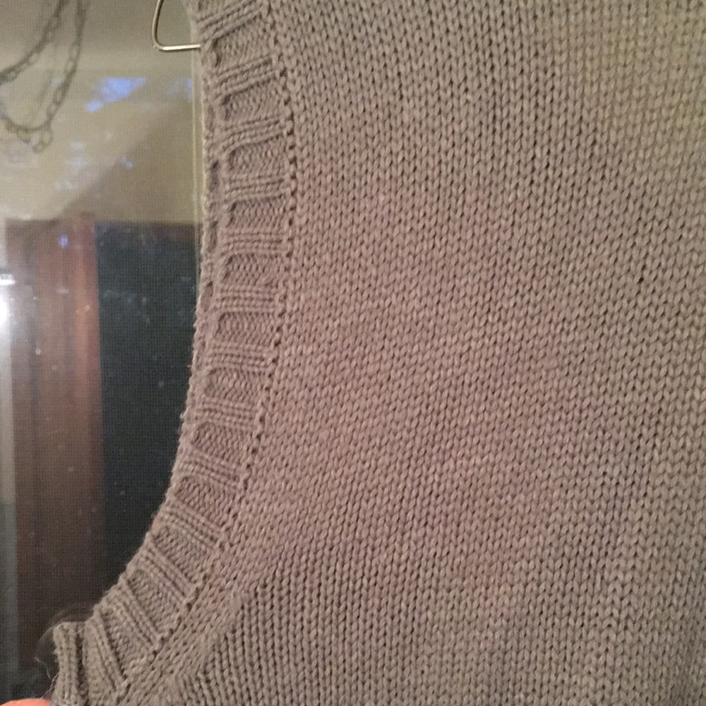 EUC Xhilaration faux fur vest, gray color, women size - Picture 11 of 14